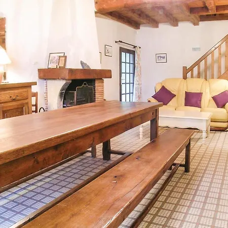 Holiday home Amazing In With 4 Bedrooms And Wifi